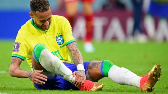 内马尔分享了脚踝肿胀的照片，但他计划在世界杯上复出